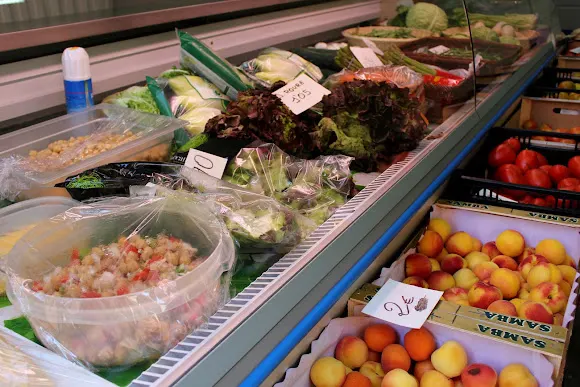 Polleria Escoda - Frutería en Falset